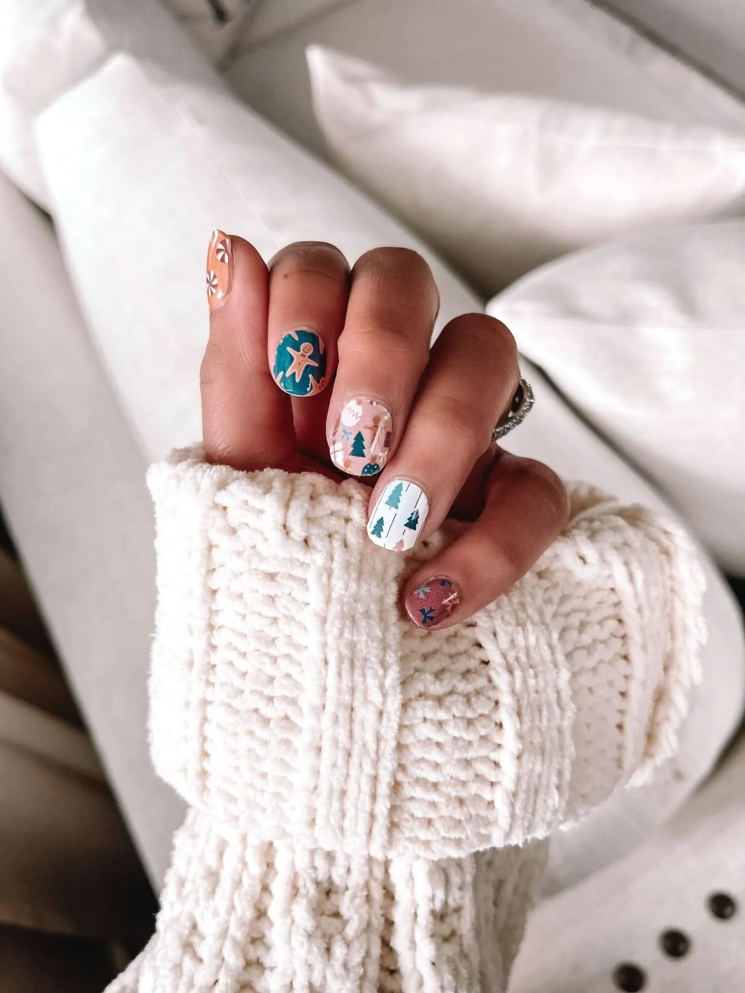 Cozy Christmas | Cute Rustic Holiday Nail Polish Wrap