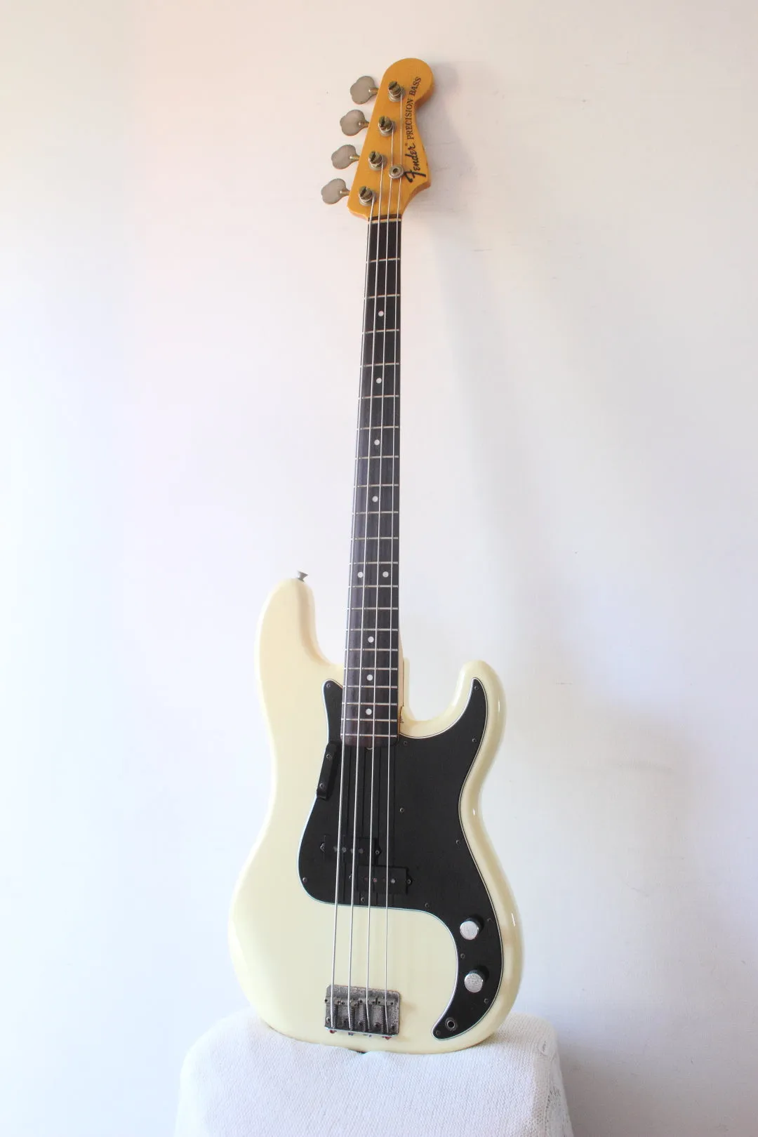 Fender Japan '70 Reissue Precision Bass PB70-70US Olympic White 1997-00