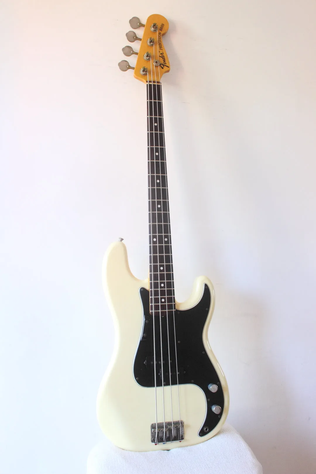 Fender Japan '70 Reissue Precision Bass PB70-70US Olympic White 1997-00