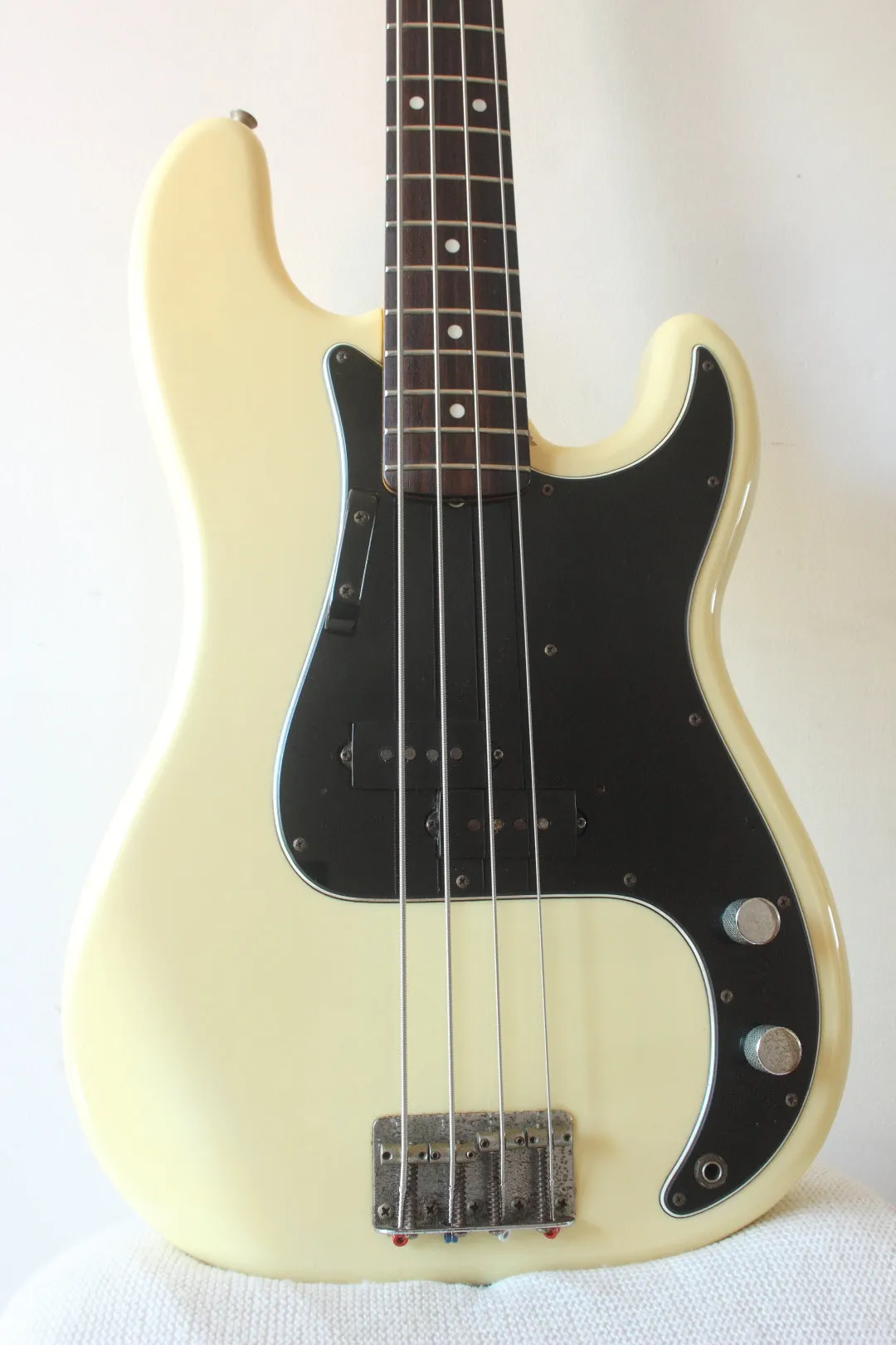 Fender Japan '70 Reissue Precision Bass PB70-70US Olympic White 1997-00