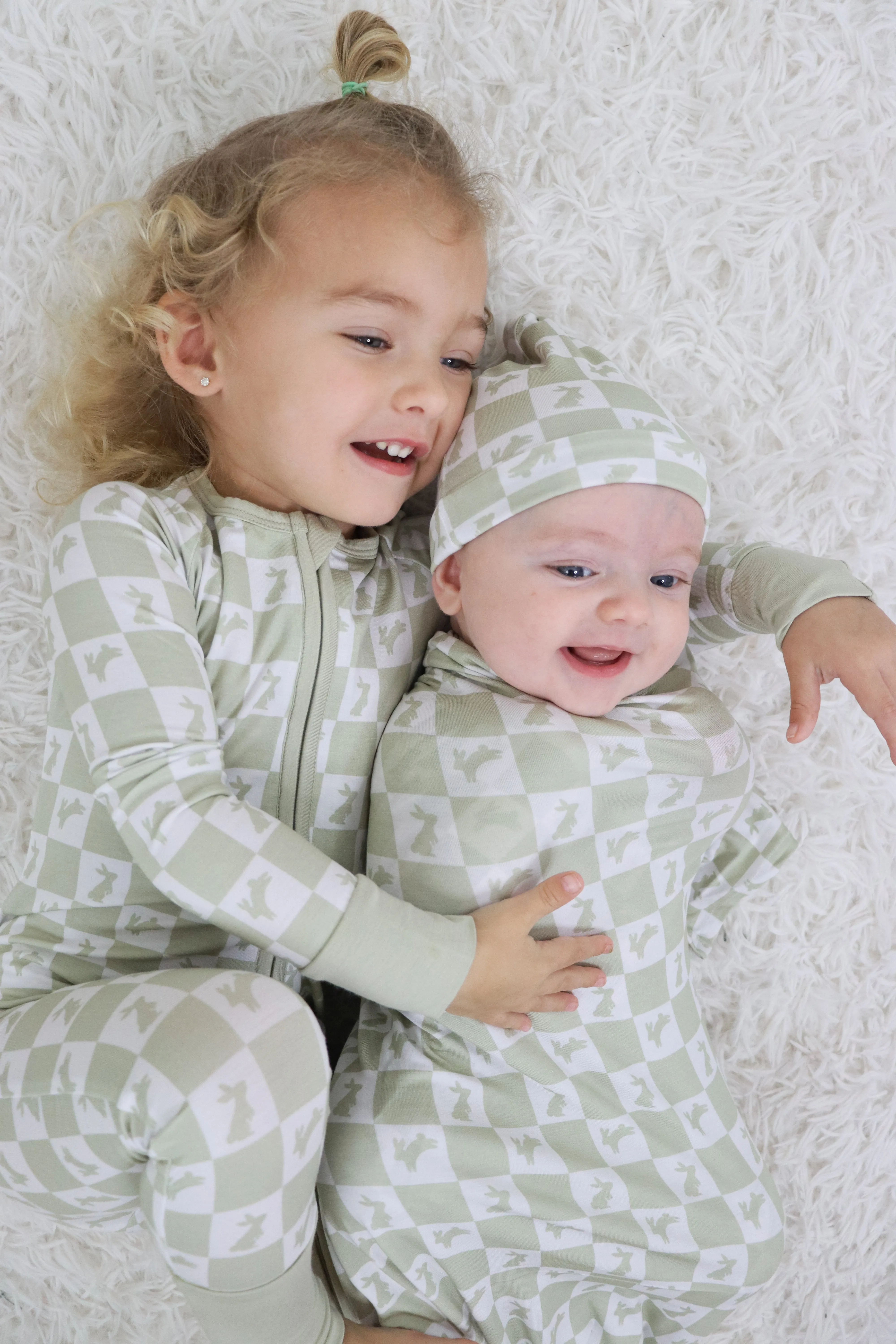 Hippity Sage Checkers Dream Swaddle & Beanie