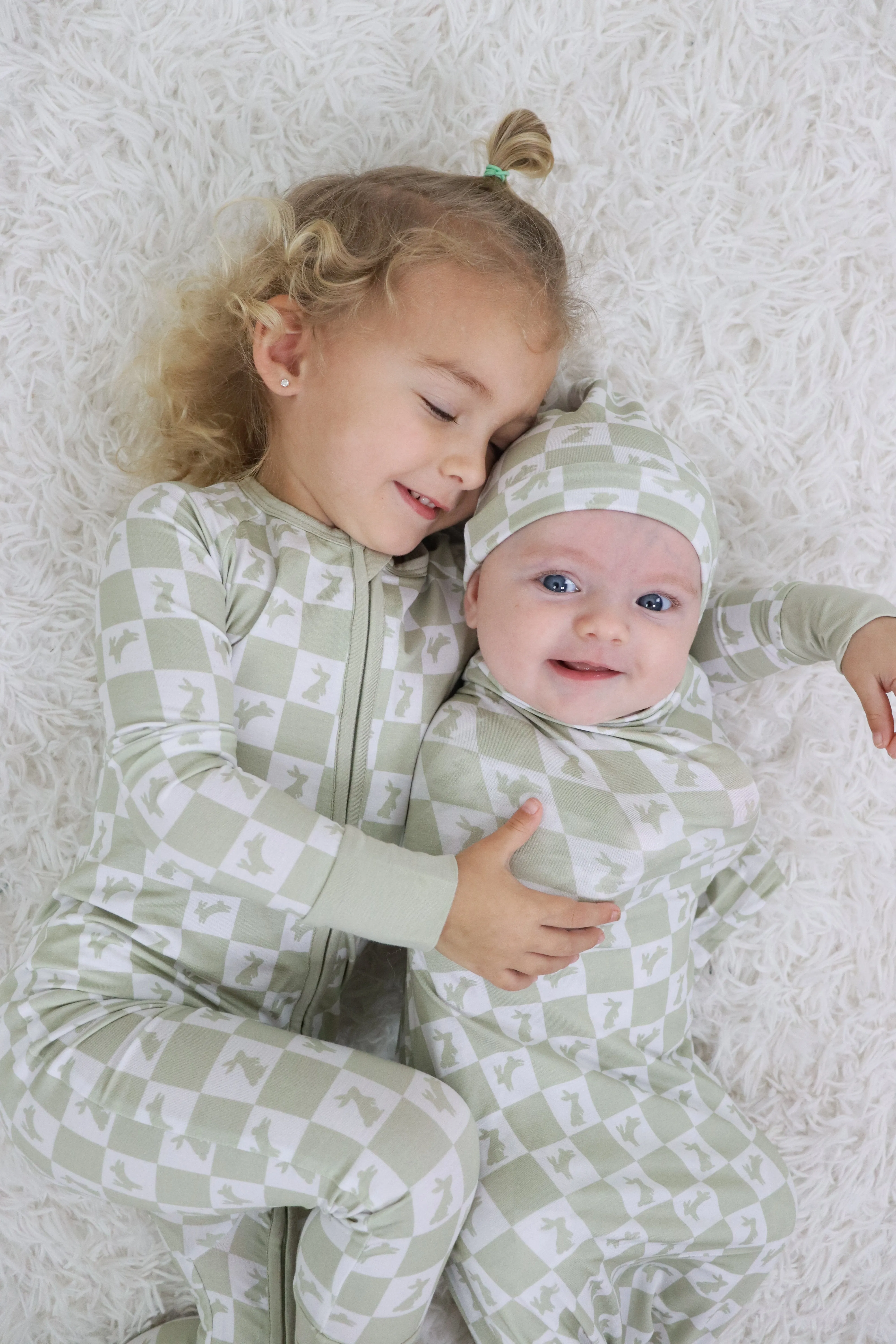 Hippity Sage Checkers Dream Swaddle & Beanie