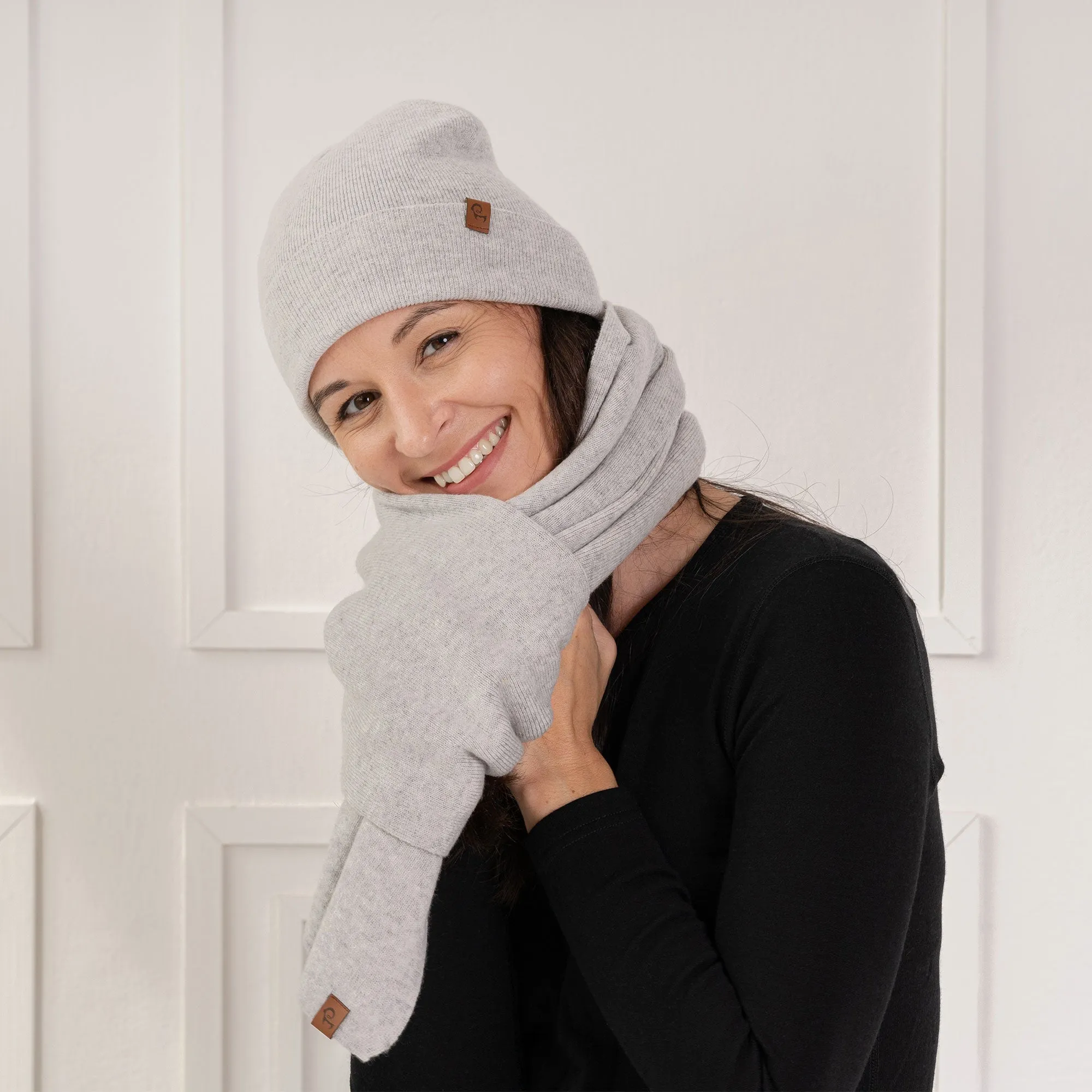 MENIQUE Women's Knit Beanie & Scarf 2-Piece Cashmere Blend