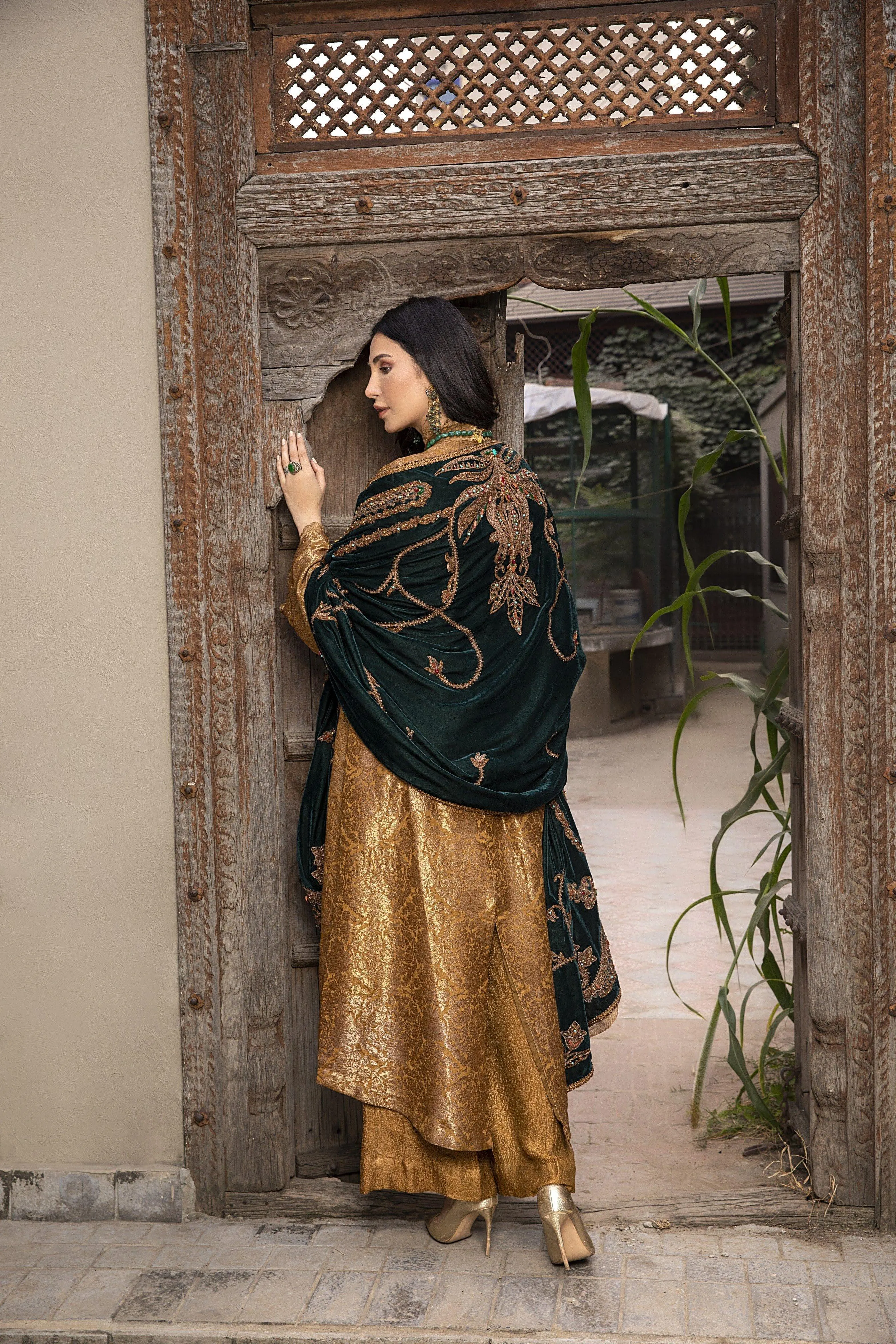 Nilofer Shahid - The Royal Empress - Pure Velvet - 3 Piece