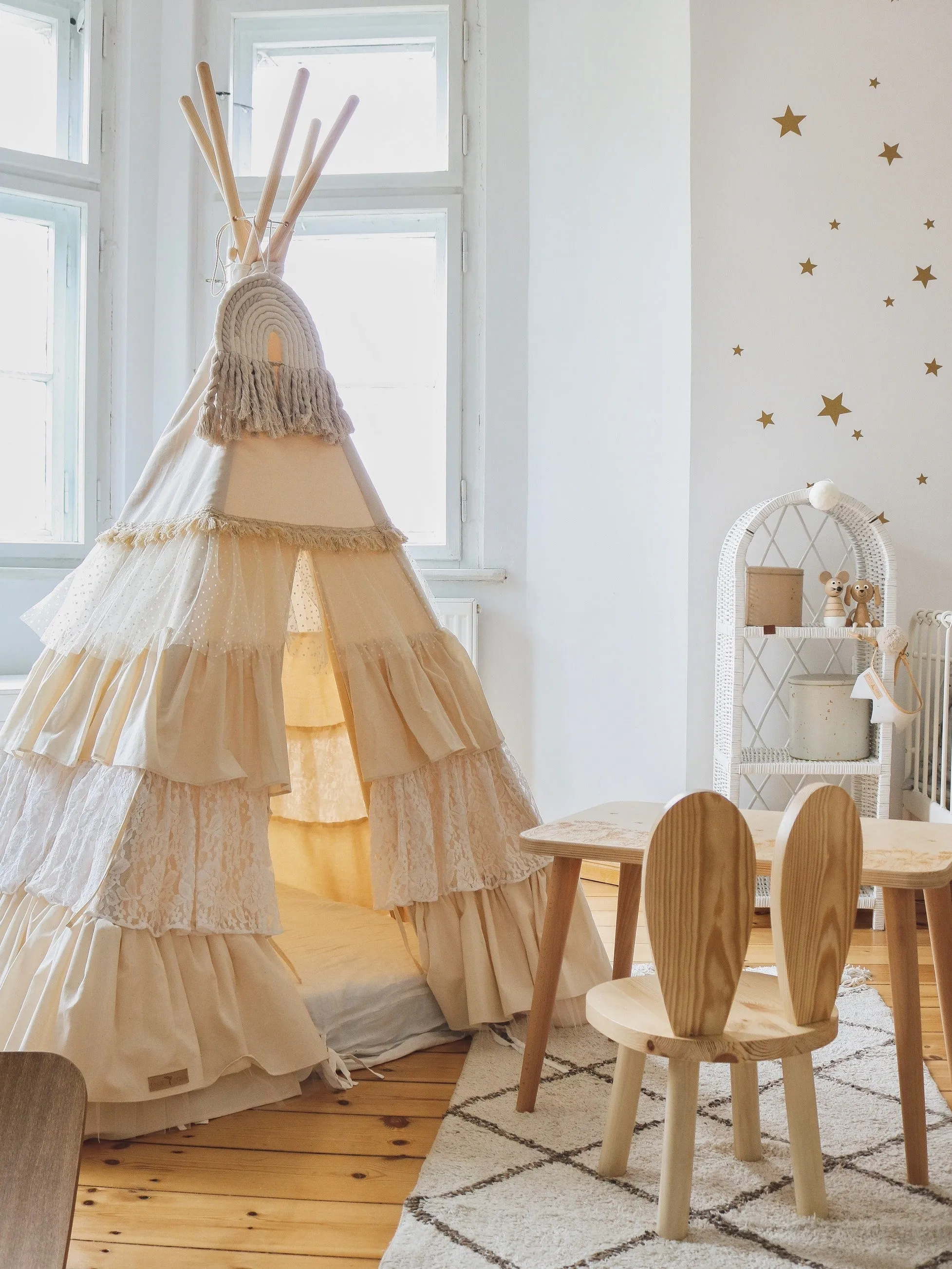 „Shabby Chic“ Tipi mit Rüschen und Leinenblattmatte „Weiß“ – Beige, Weiß