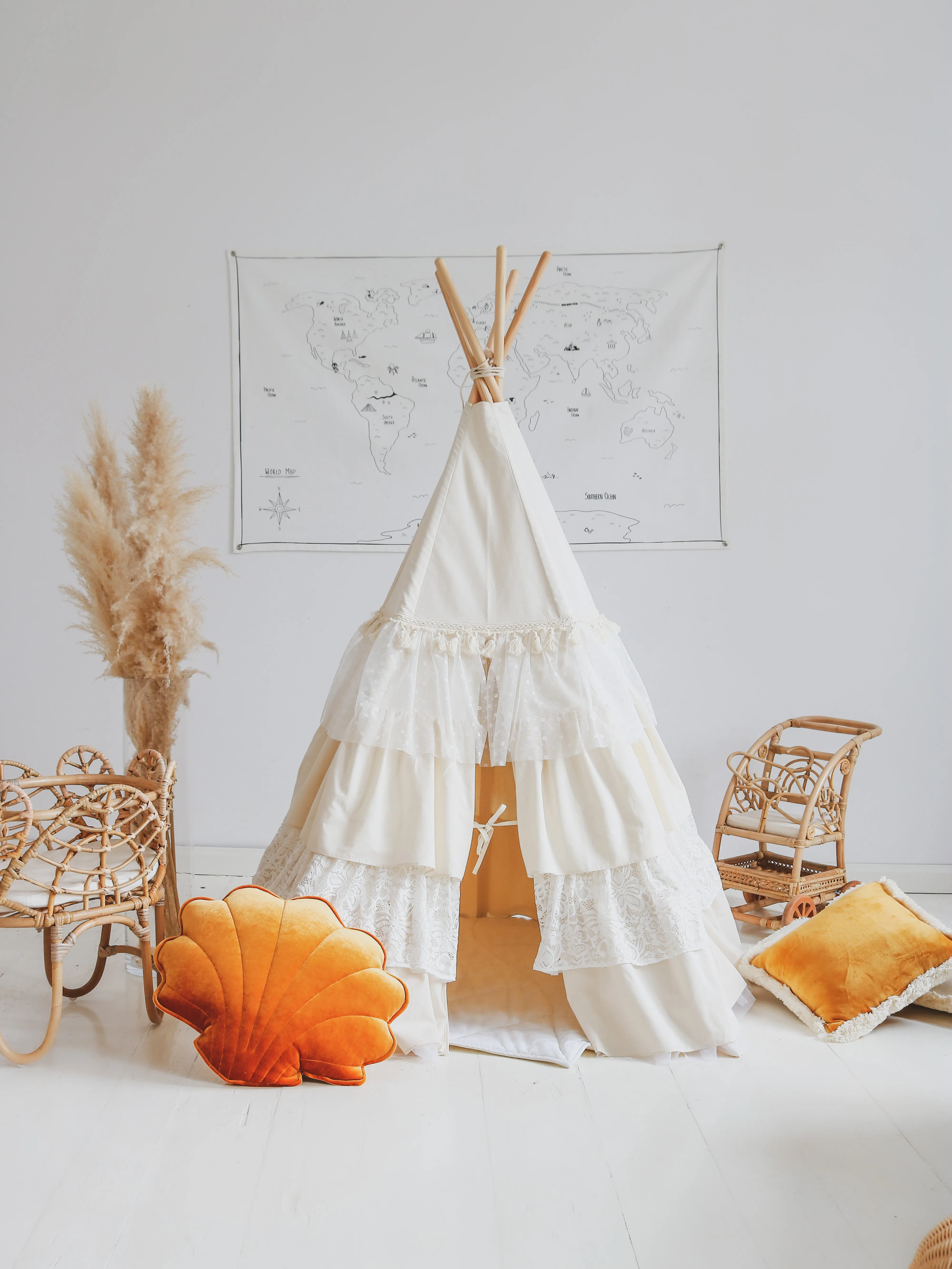 „Shabby Chic“ Tipi mit Rüschen und Leinenblattmatte „Weiß“ – Beige, Weiß