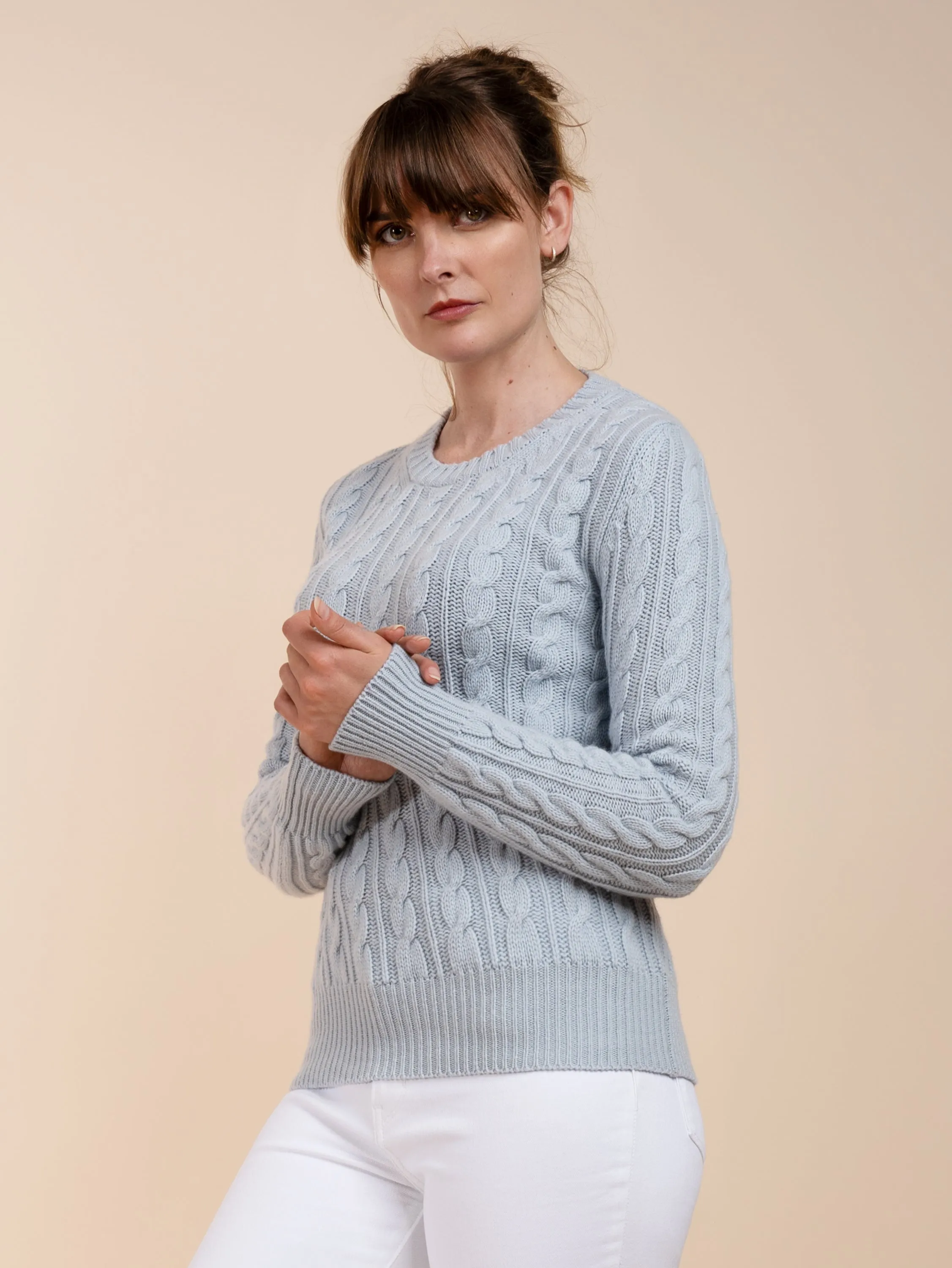 THE CABLEKNIT CREW<br>SOFT BLUE