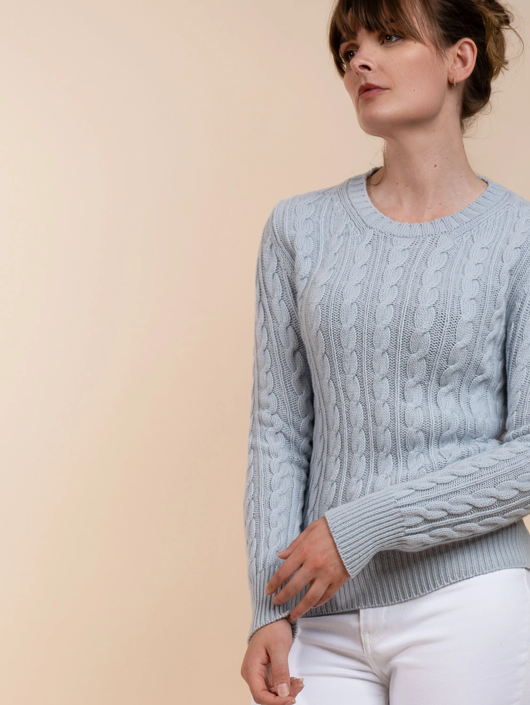 THE CABLEKNIT CREW<br>SOFT BLUE