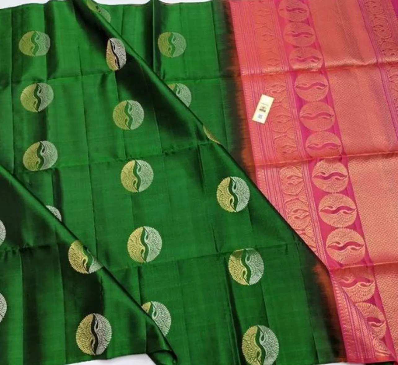 Trendy Green Soft Silk Saree With Stunning Blouse Piece