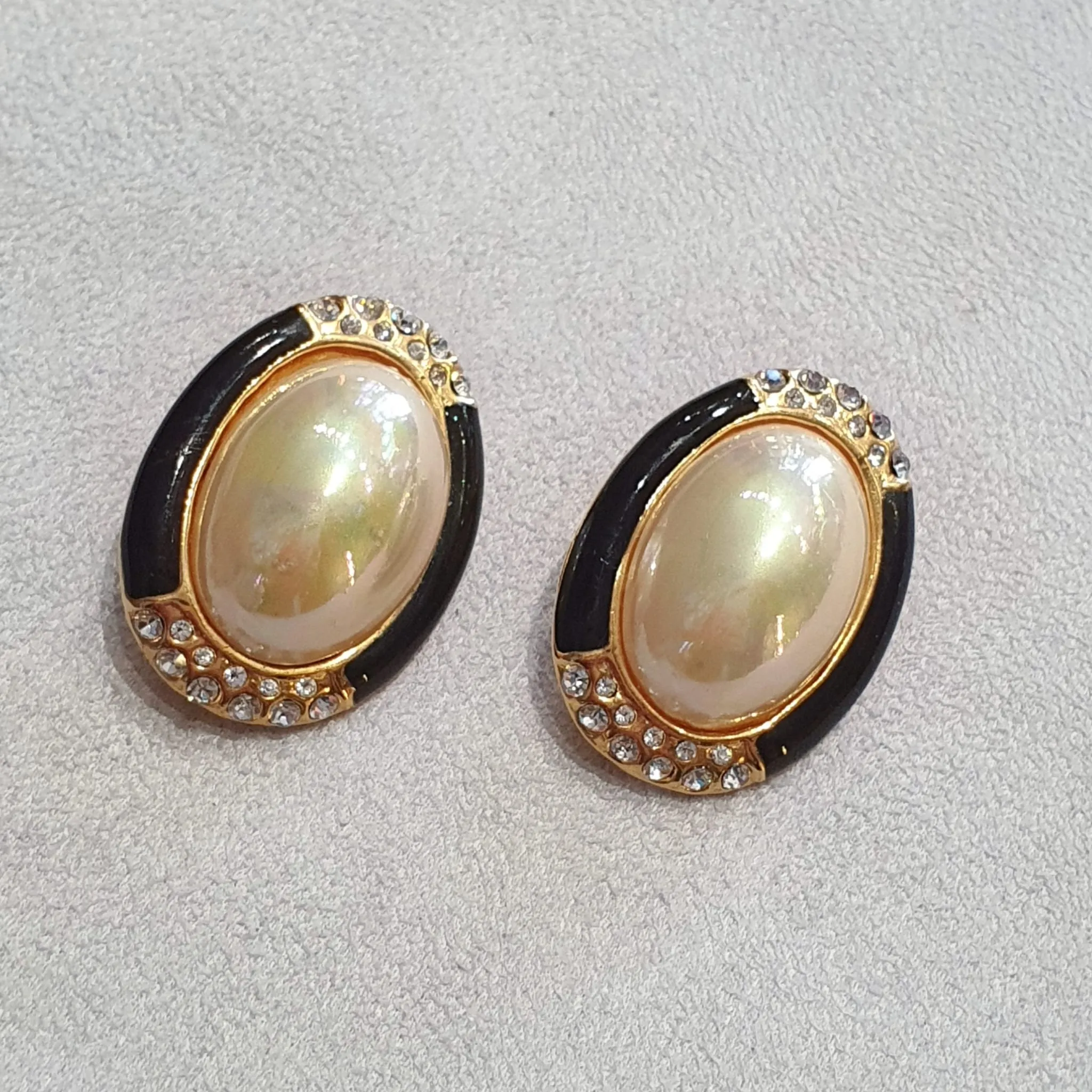 Vintage Pearl and black Gold Clip On earrings