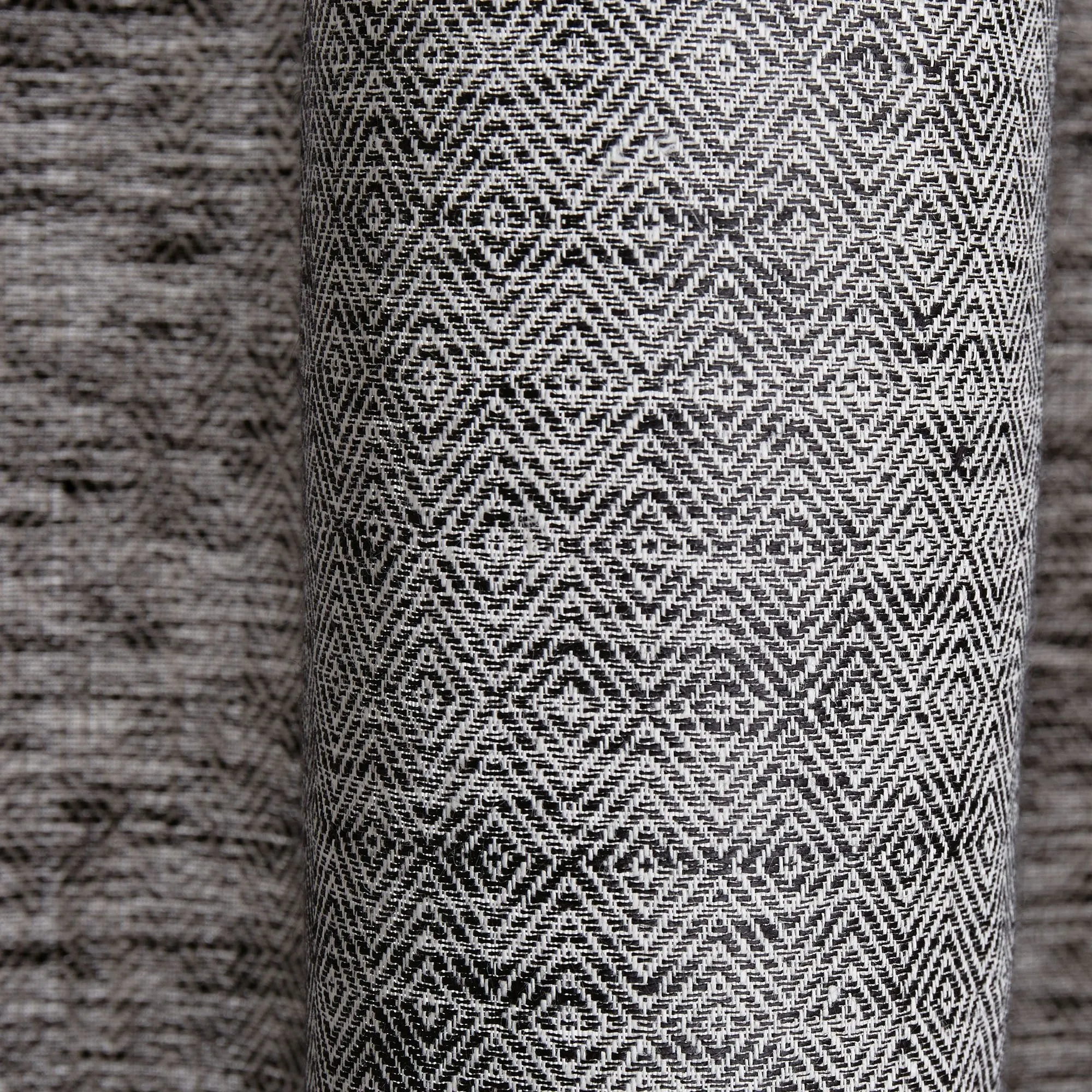 Zarasai Linen Curtain [Black/White]