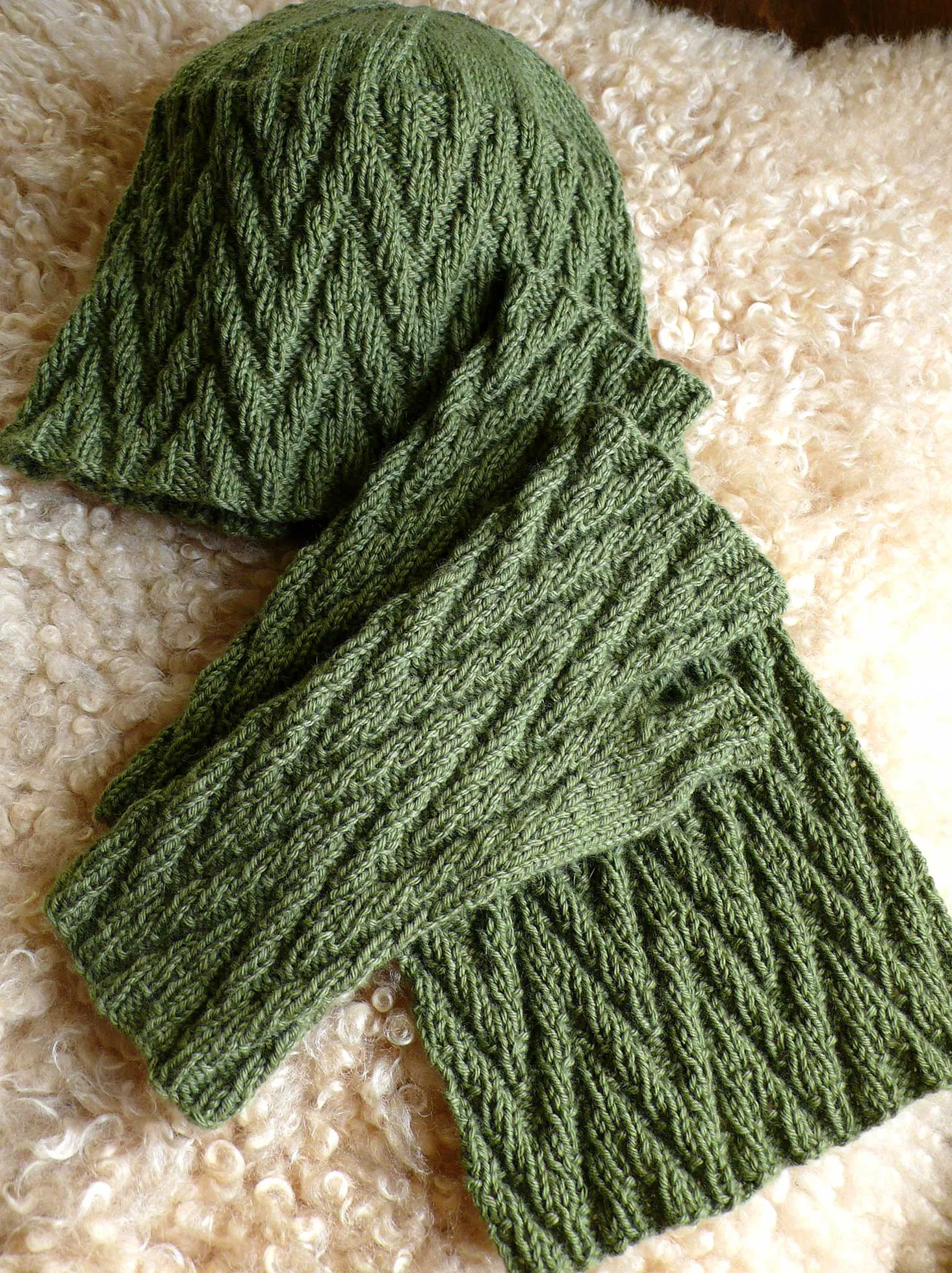 Zig Zag Mitts, Hat, & Scarf <br/><small>knitting pattern</small>